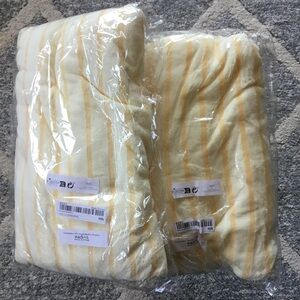 NWT 2 Yellow Soft Striped Absorbent Bath Towels